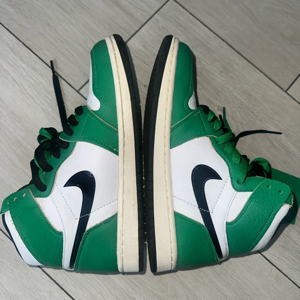 Nike High-Top Sneakers in Green, White, and Black - Picture 8 of 9